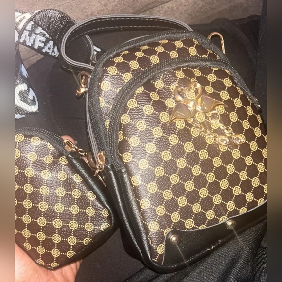 Designer Inspired Kissing Doves Handbag and Purse Set - Picture 15 of 16